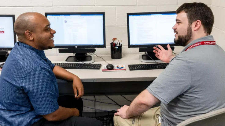 Student speaking with a Germanna tutor