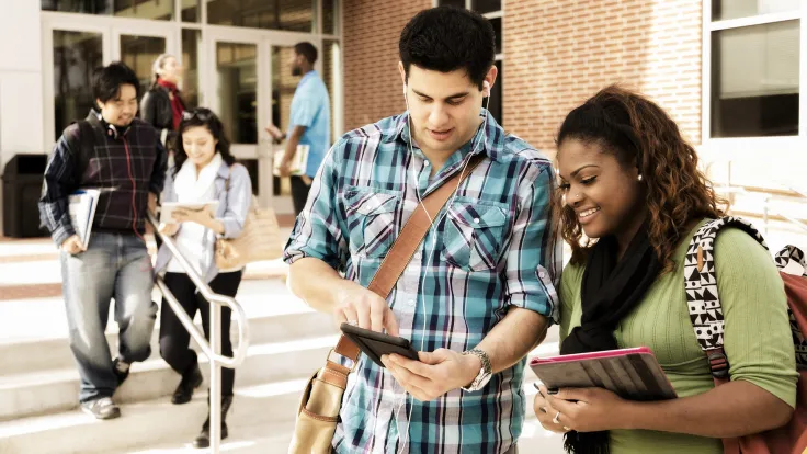 Internatl Students on campus